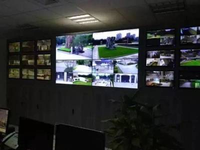 超市14人被困电梯，物业员工阻挠消防救援引爆众怒